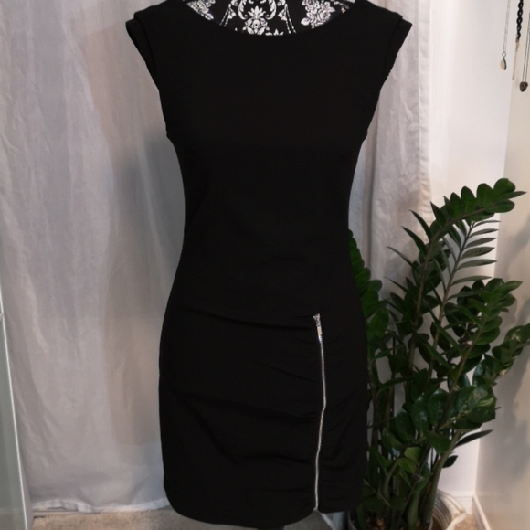 🛍️NWOT🛍️ Dynamite Ladies Black Dress - Picture 2 of 8